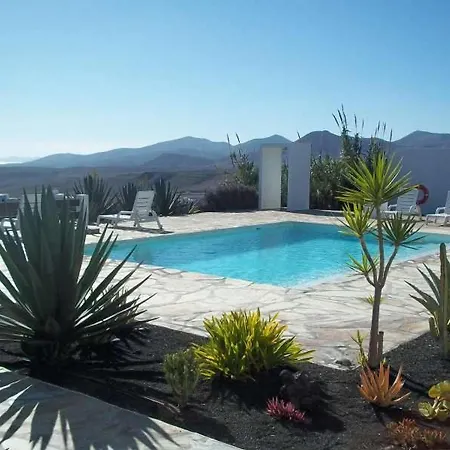 Villa Sleeps 4 Pool Wifi