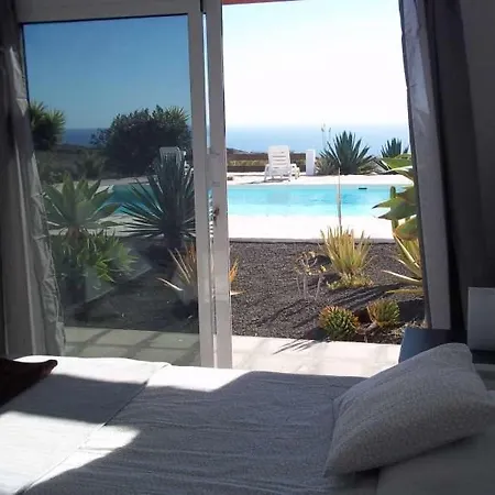 Villa Sleeps 4 Pool Wifi *