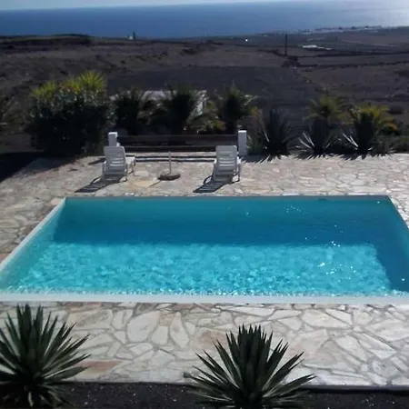 Sleeps 4 Pool Wifi Mácher