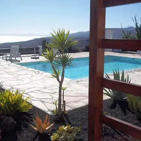 Sleeps 4 Pool Wifi Villa