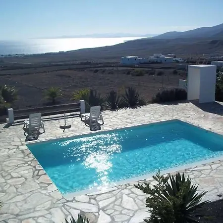 Sleeps 4 Pool Wifi Villa