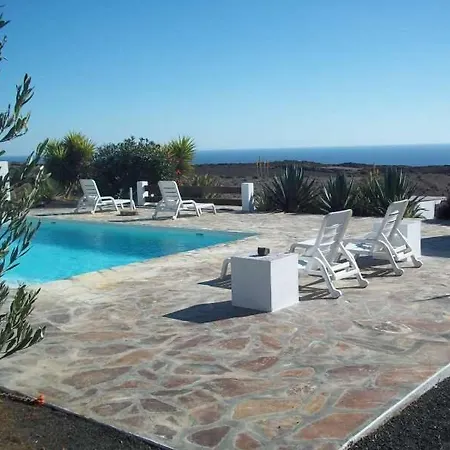 Villa Sleeps 4 Pool Wifi